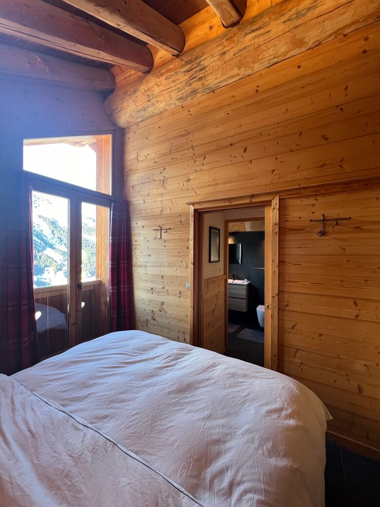Elegant Chalet Apartment with Ski-In/Ski-Out Access - Sainte-Foy-Tarentaise, France