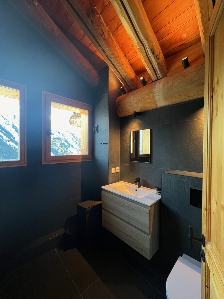 Elegant Chalet Apartment with Ski-In/Ski-Out Access - Sainte-Foy-Tarentaise, France