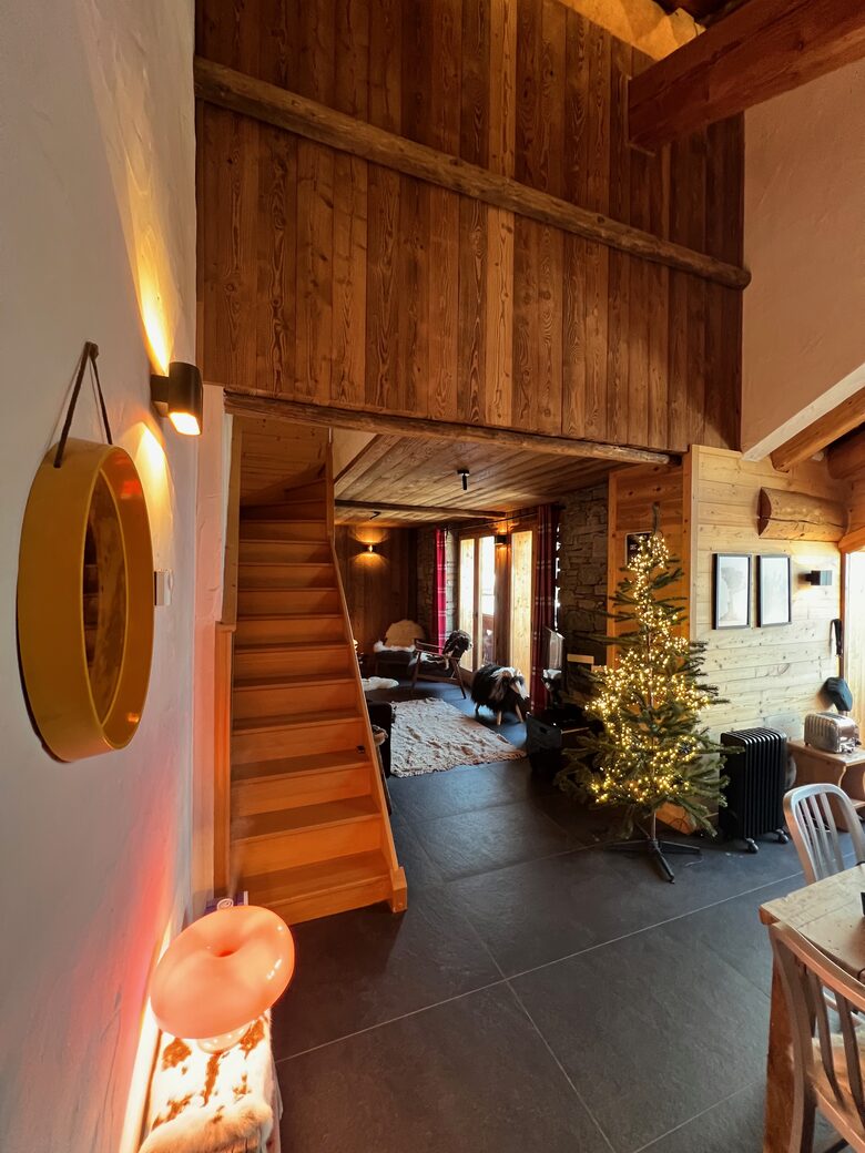 Elegant Chalet Apartment with Ski-In/Ski-Out Access - Sainte-Foy-Tarentaise, France