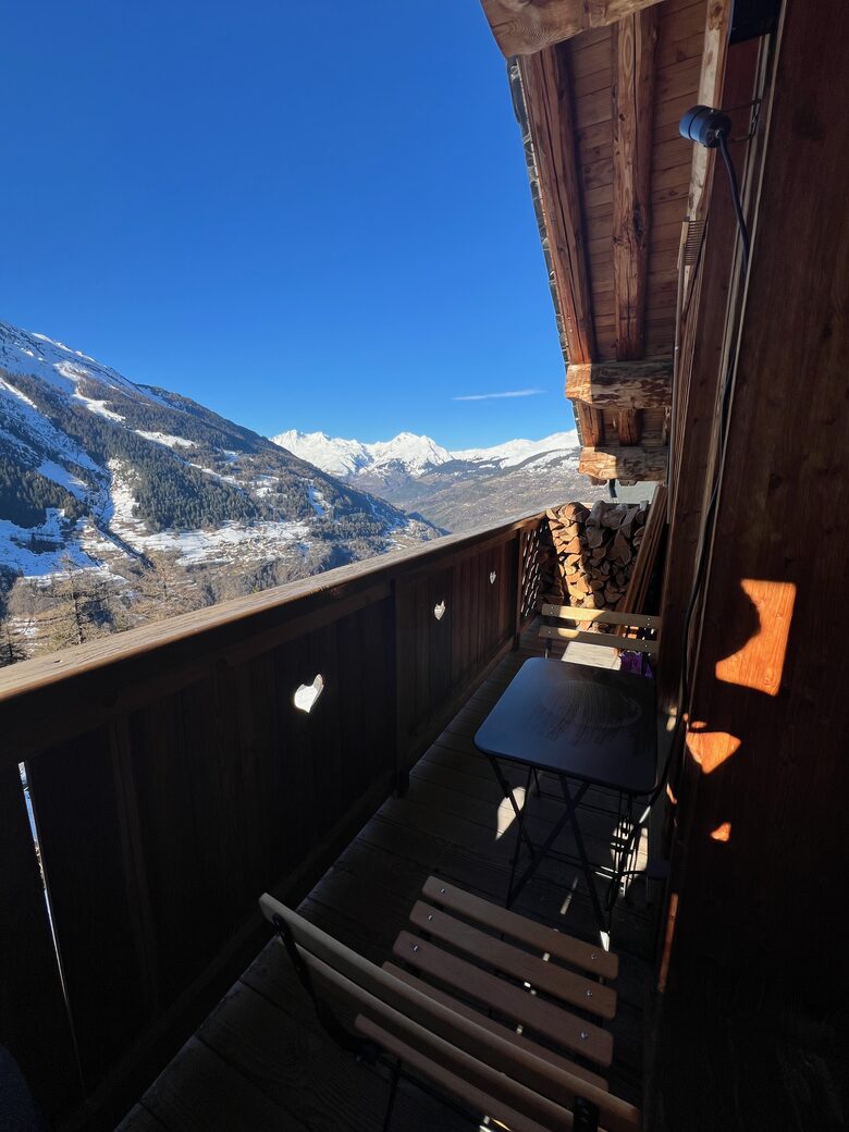 Elegant Chalet Apartment with Ski-In/Ski-Out Access - Sainte-Foy-Tarentaise, France