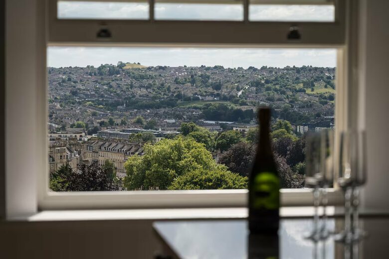 Elegant Georgian Penthouse with Panoramic Bath Views - Bath, United Kingdom