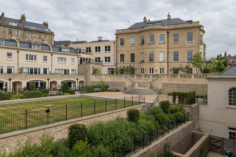 Elegant Georgian Penthouse with Panoramic Bath Views - Bath, United Kingdom