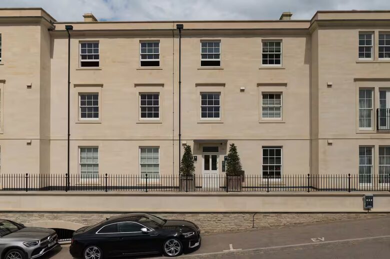 Elegant Georgian Penthouse with Panoramic Bath Views - Bath, United Kingdom