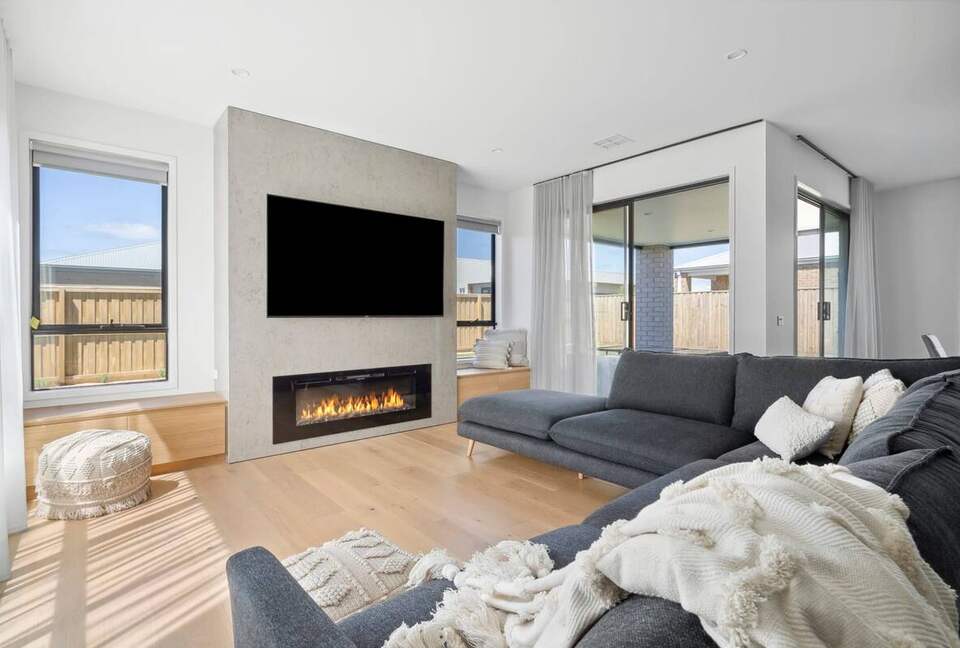 Modern Seaside Sophistication in Ocean Grove - Ocean Grove, Australia