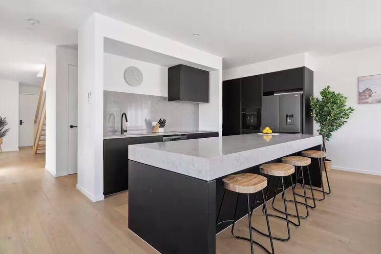 Modern Seaside Sophistication in Ocean Grove - Ocean Grove, Australia