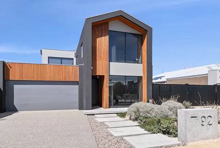 Modern Seaside Sophistication in Ocean Grove - Ocean Grove, Australia