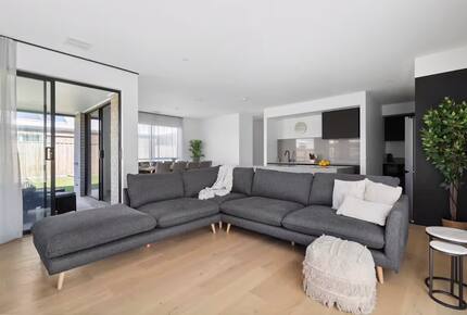Modern Seaside Sophistication in Ocean Grove - Ocean Grove, Australia
