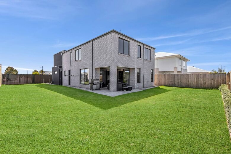 Modern Seaside Sophistication in Ocean Grove - Ocean Grove, Australia