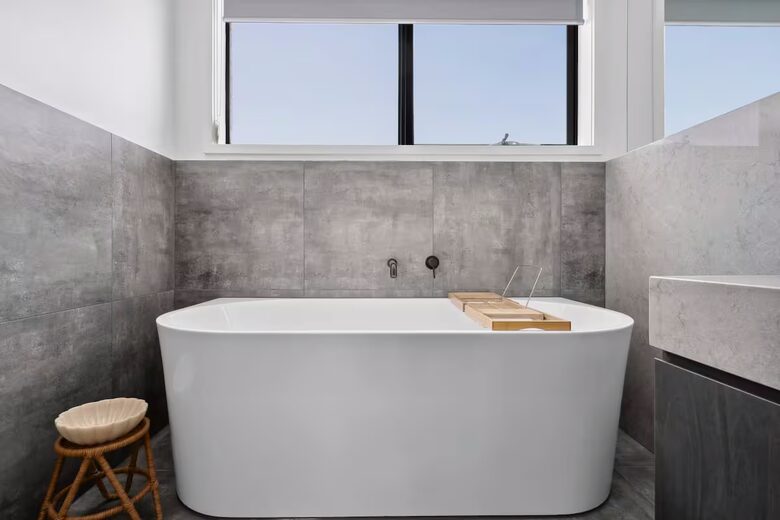 Modern Seaside Sophistication in Ocean Grove - Ocean Grove, Australia