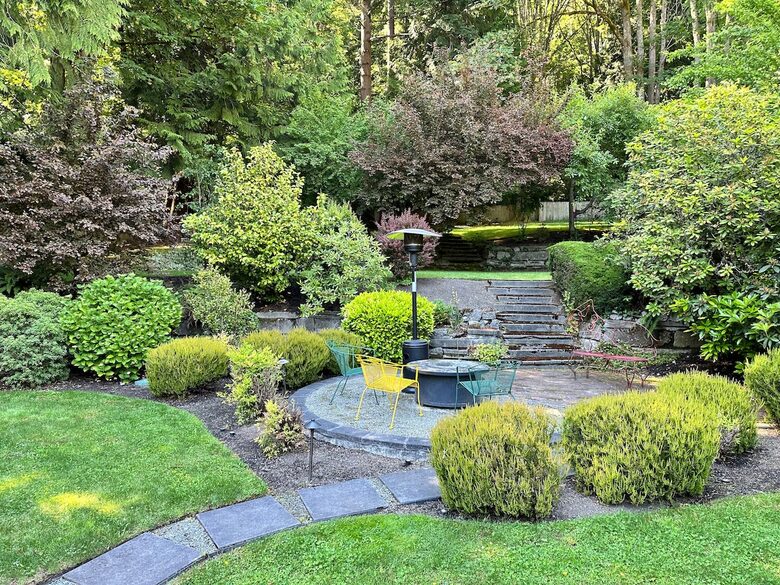 Mid-Century Gem with Garden & Jacuzzi in Innis Arden - Shoreline, Washington