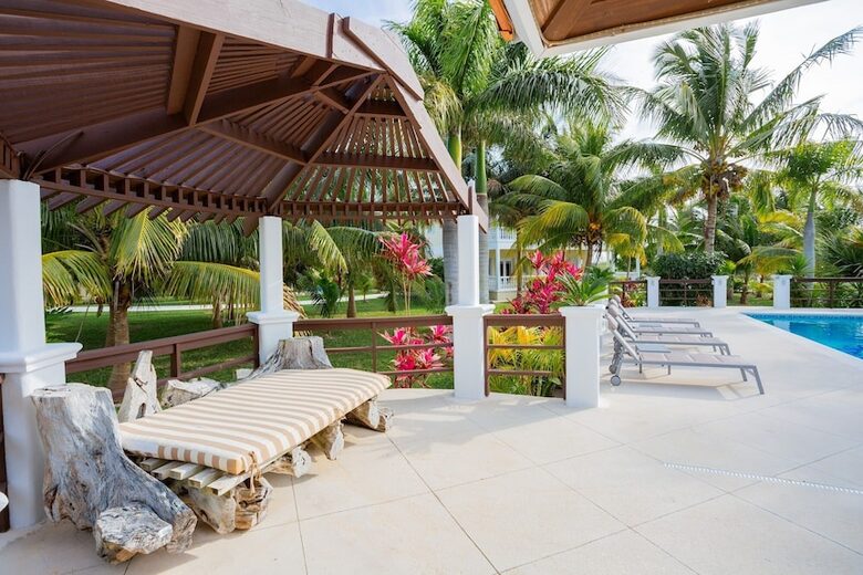 Secluded Island Oasis with Panoramic Water Views - Freeport, Bahamas