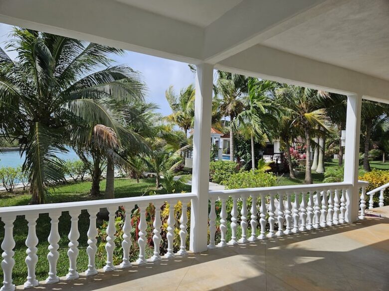 Secluded Island Oasis with Panoramic Water Views - Freeport, Bahamas