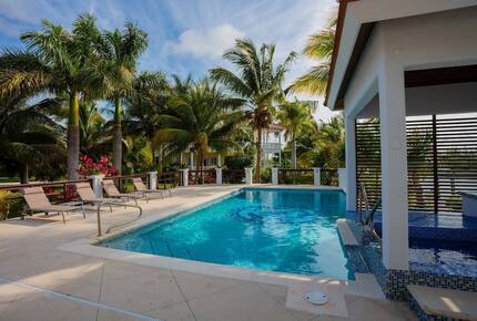 Secluded Island Oasis with Panoramic Water Views - Freeport, Bahamas