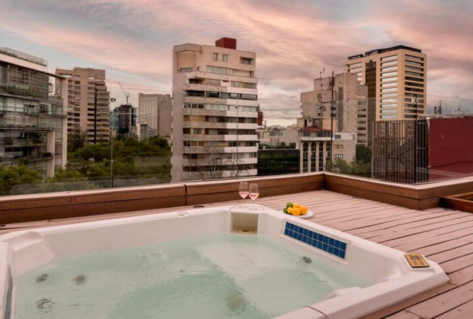 Elegant Mexico City Penthouse with Jacuzzi Terrace & Skyline Views - Mexico City, Mexico