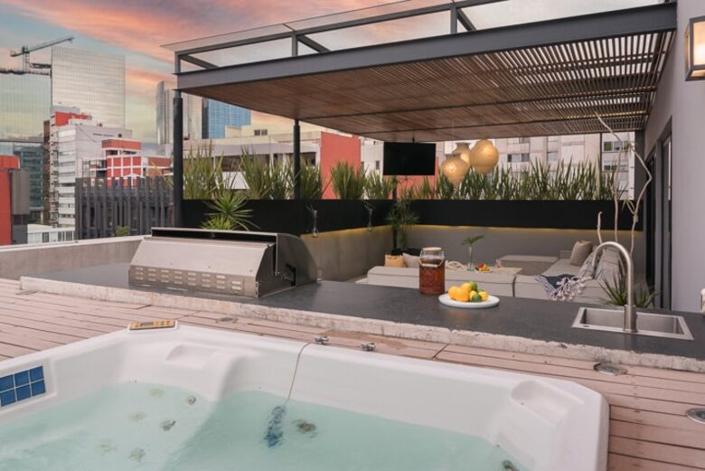 Elegant Mexico City Penthouse with Jacuzzi Terrace & Skyline Views - Mexico City, Mexico