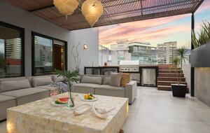Elegant Mexico City Penthouse with Jacuzzi Terrace & Skyline Views - Mexico City, Mexico