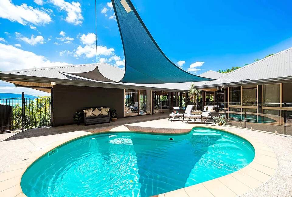 Tranquil Mandalay Retreat with Private Pool & Balinese Charm - Mandalay, Australia