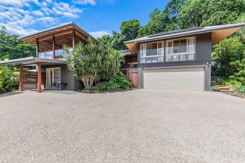 Tranquil Mandalay Retreat with Private Pool & Balinese Charm - Mandalay, Australia
