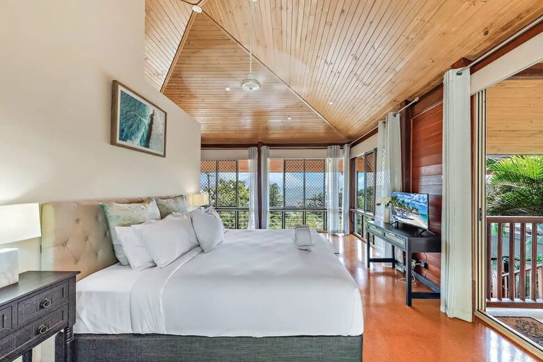 Tranquil Mandalay Retreat with Private Pool & Balinese Charm - Mandalay, Australia