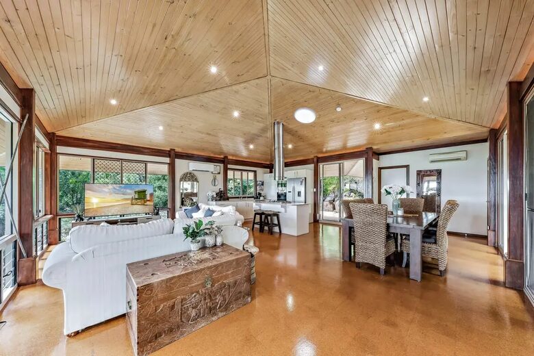 Tranquil Mandalay Retreat with Private Pool & Balinese Charm - Mandalay, Australia