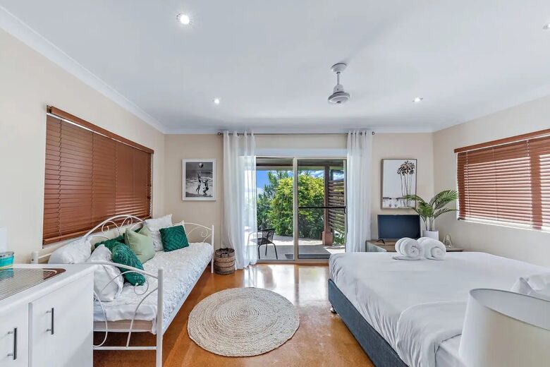 Tranquil Mandalay Retreat with Private Pool & Balinese Charm - Mandalay, Australia