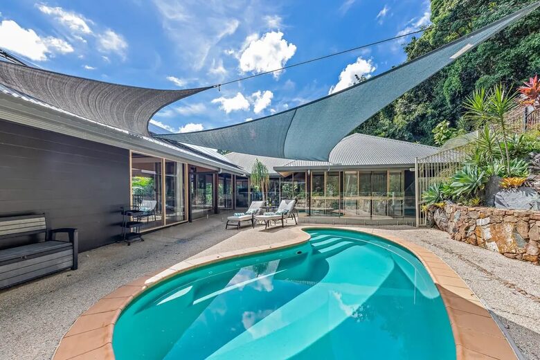 Tranquil Mandalay Retreat with Private Pool & Balinese Charm - Mandalay, Australia