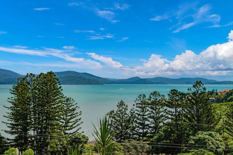 Tranquil Mandalay Retreat with Private Pool & Balinese Charm - Mandalay, Australia