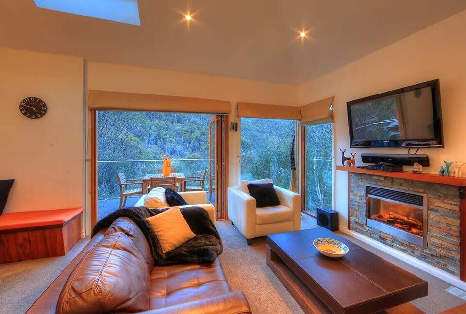 Ski-In Ski-Out Sophistication in Thredbo Village - Thredbo Village, Australia