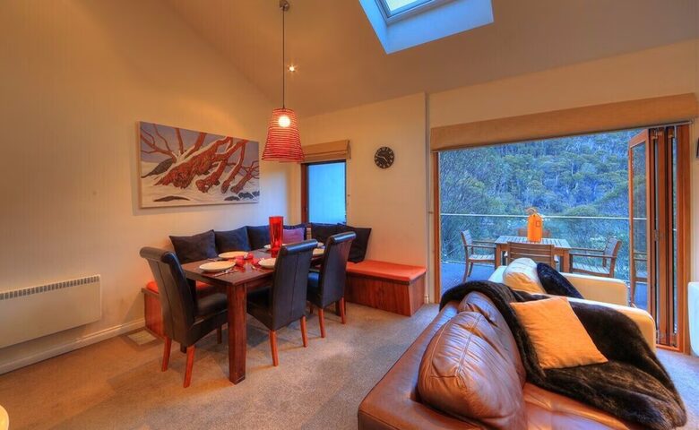 Ski-In Ski-Out Sophistication in Thredbo Village - Thredbo Village, Australia