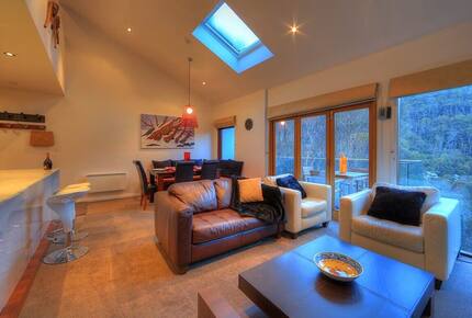 Ski-In Ski-Out Sophistication in Thredbo Village - Thredbo Village, Australia