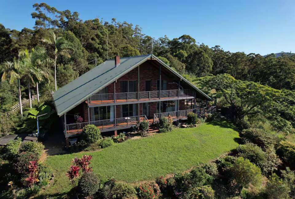 Elevated Elegance with Ocean Sunrise Views - Newee Creek, Australia
