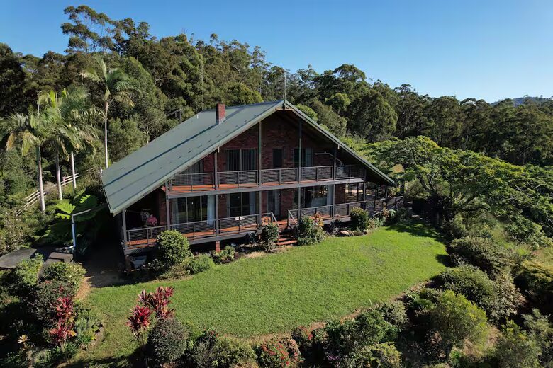 Elevated Elegance with Ocean Sunrise Views - Newee Creek, Australia