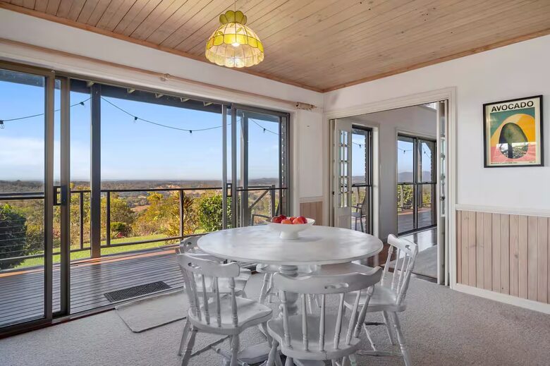 Elevated Elegance with Ocean Sunrise Views - Newee Creek, Australia