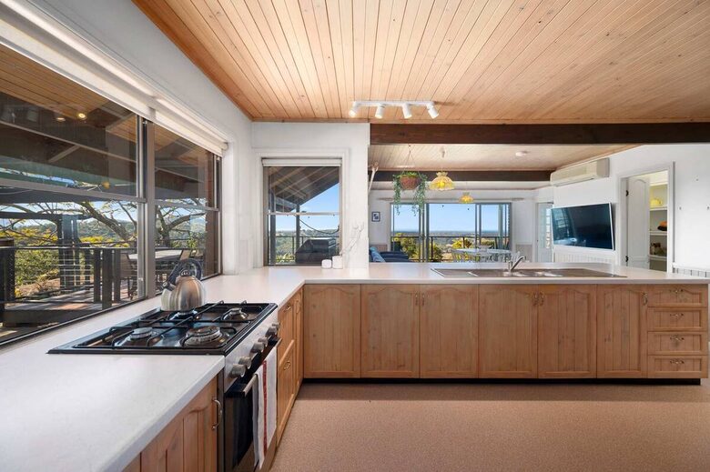 Elevated Elegance with Ocean Sunrise Views - Newee Creek, Australia