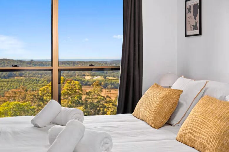 Elevated Elegance with Ocean Sunrise Views - Newee Creek, Australia