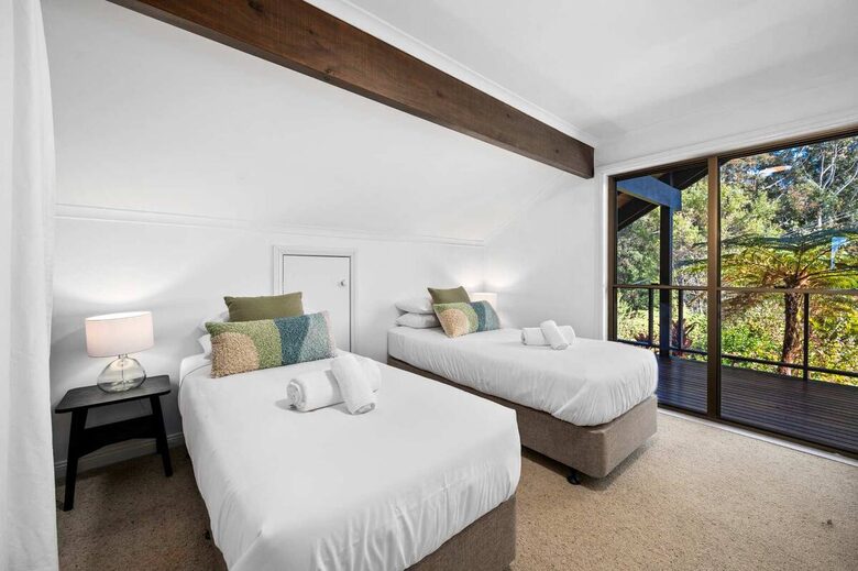 Elevated Elegance with Ocean Sunrise Views - Newee Creek, Australia