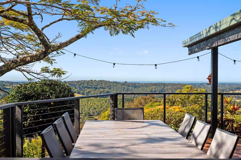 Elevated Elegance with Ocean Sunrise Views - Newee Creek, Australia