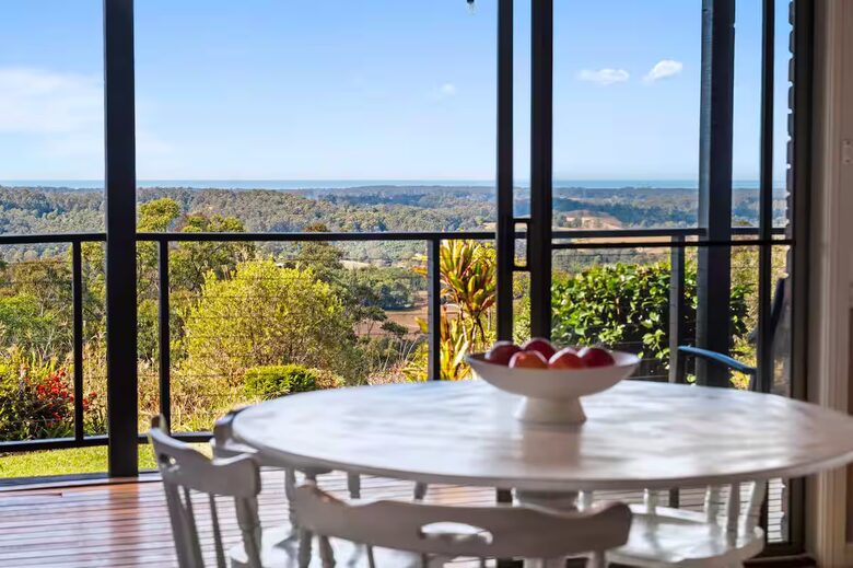 Elevated Elegance with Ocean Sunrise Views - Newee Creek, Australia