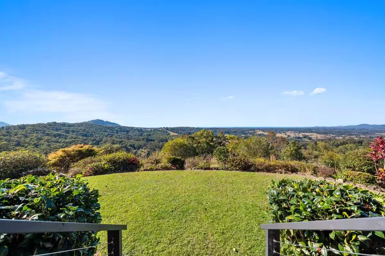 Elevated Elegance with Ocean Sunrise Views - Newee Creek, Australia