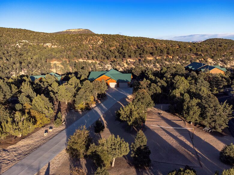Starry Ridge Retreat Near Zion’s East Gate - Mt.Carmel, Utah