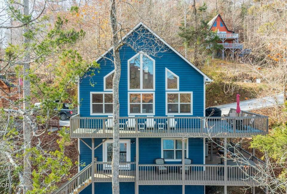 Tranquil Lakefront Escape with Private Dock & Hot Tub - Speedwell, Tennessee