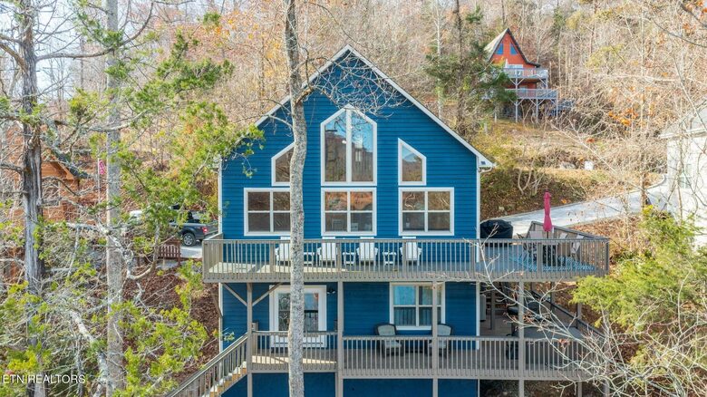 Tranquil Lakefront Escape with Private Dock & Hot Tub - Speedwell, Tennessee