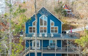 Tranquil Lakefront Escape with Private Dock & Hot Tub - Speedwell, Tennessee