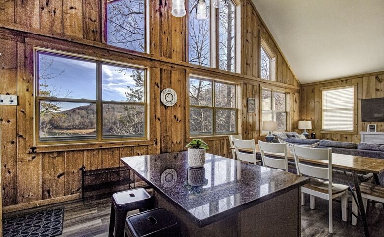 Tranquil Lakefront Escape with Private Dock & Hot Tub - Speedwell, Tennessee