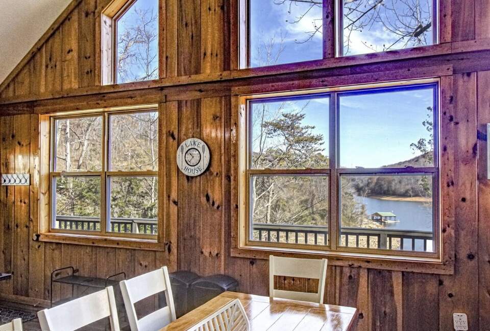 Tranquil Lakefront Escape with Private Dock & Hot Tub - Speedwell, Tennessee