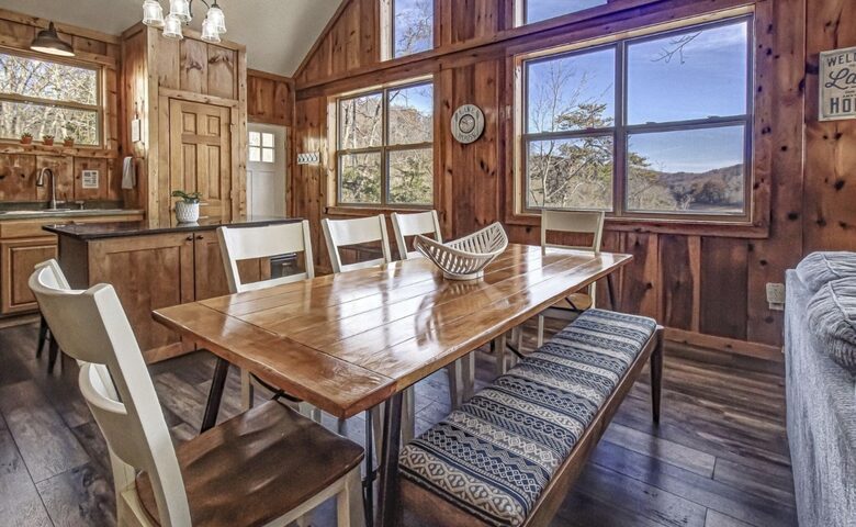 Tranquil Lakefront Escape with Private Dock & Hot Tub - Speedwell, Tennessee