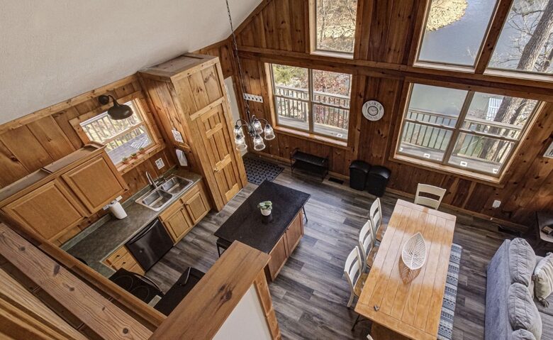 Tranquil Lakefront Escape with Private Dock & Hot Tub - Speedwell, Tennessee