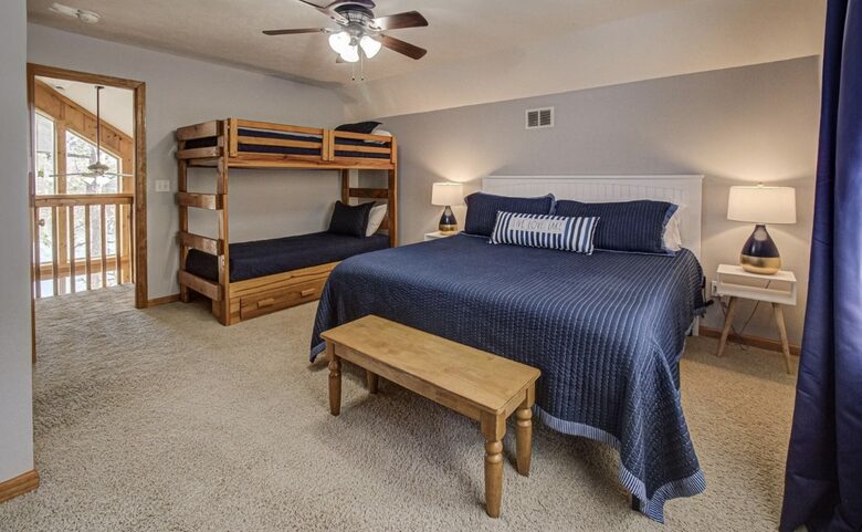 Tranquil Lakefront Escape with Private Dock & Hot Tub - Speedwell, Tennessee