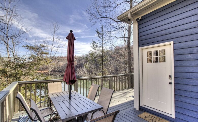 Tranquil Lakefront Escape with Private Dock & Hot Tub - Speedwell, Tennessee