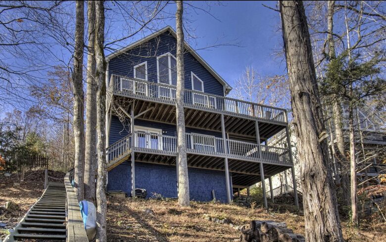 Tranquil Lakefront Escape with Private Dock & Hot Tub - Speedwell, Tennessee